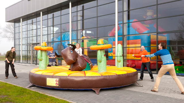 Hüpfburg "Pull-Riding Western"